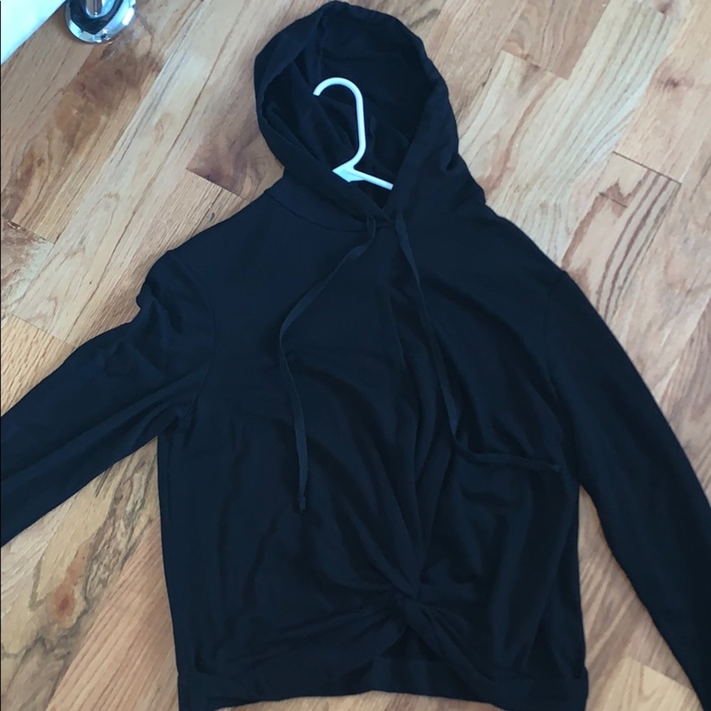 long sleeve black sweatshirt